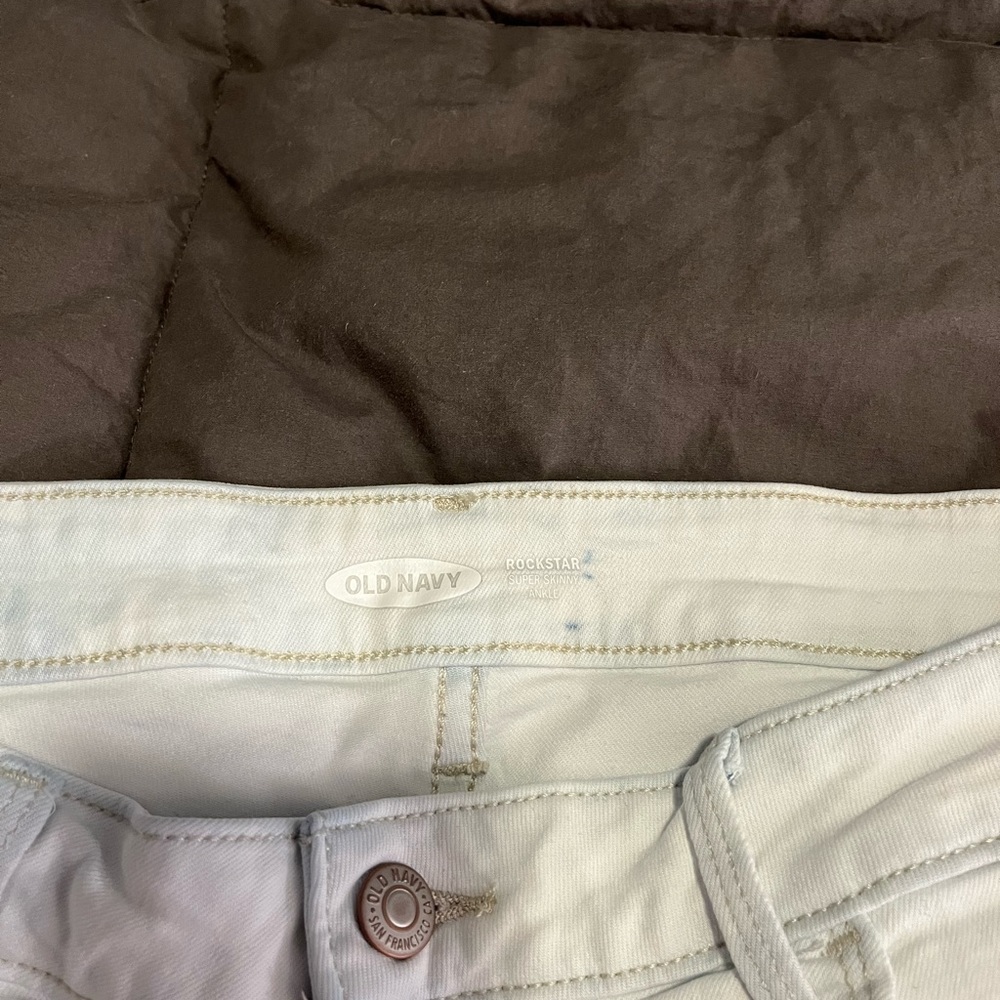 Old Navy women’s size 10 petite jeans - Picture 5 of 6